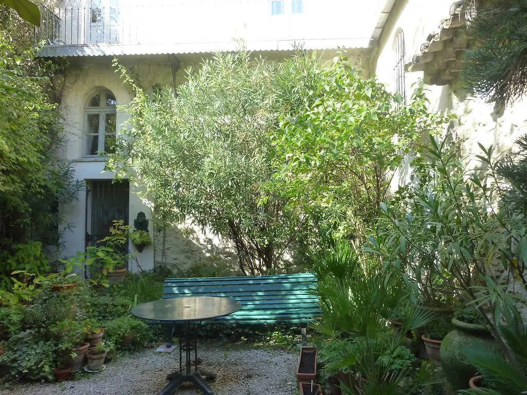 לינה וארוחת בוקר Villeneuve-lès-Avignon Le Cloitre Du Couvent 2*,